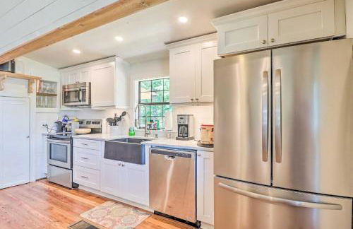 Lake Martin Cabin with Luxury Dock and Kayaks! - Foto 9