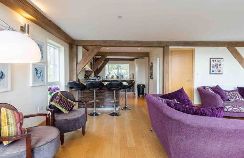 Lakeside Cotswolds Retreat with Private Hot Tub set on Lower Mill Estate - Photo 22