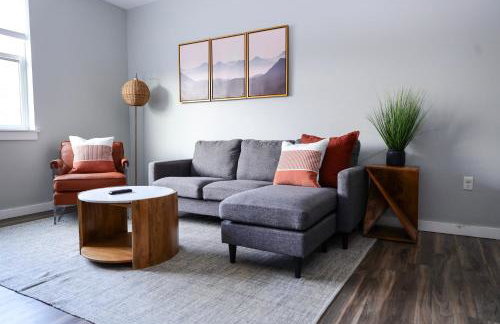 Luxury Apartment with Gym, Steps From Commuter Rail #3013 - Foto 6