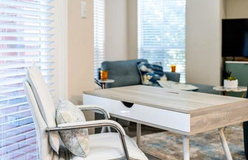 Upscale City Apartment with Pool , Fitness Center - Foto 7