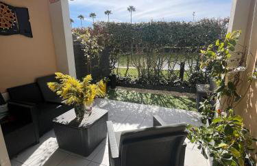 Lake View Apartment with Private Garden& Parking, Residence Pool & Tennis Court - Foto 2