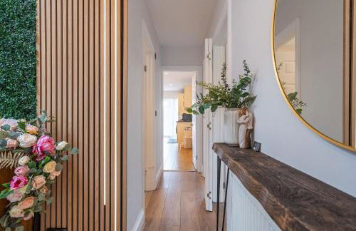 Nature Inspired Bungalow with 3 rooms - 10 mins from Manchester Airport - Foto 3