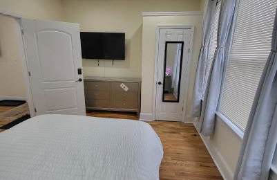 OoohLaLa! 2 Beds and 2 Full Baths w/Free Parking - Foto 25