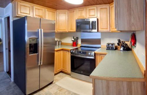 Peaceful Mountain-View Home - Walk to Kenai Lake! - Foto 10