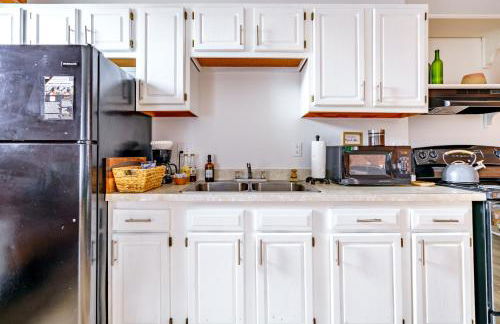 Jungle House Columbus Downtown Free Parking Sleeps 8 - Walk to Convention Center & Nationwide Arena - 1BR Short North Luxury Home - Over 5,800 Five Star Stays - Foto 58