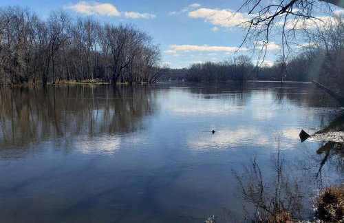 RiverEdge Haven Hot Tub, 5 Beds, Kayaks Near ND - Foto 61