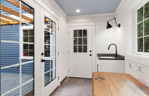 3BR Home Large Kitchen Mins To DwnTwn - Photo 24