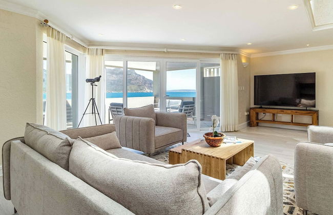 Beachfront Villa, Beach Club, Houtbay - Photo 12