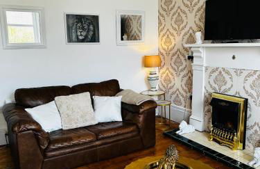 THE LAZY LION - Spacious 2 Bedroom - Town Centre Holiday Home Apartment - Photo 14