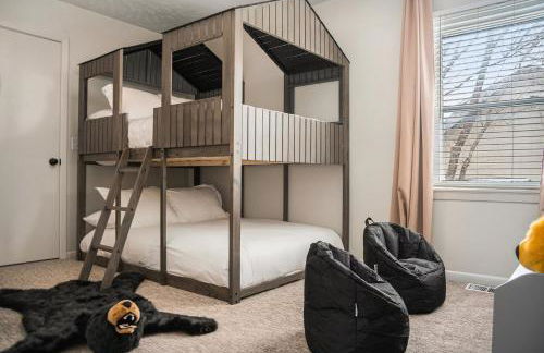 Central Family Oasis with Hot Tub & Fenced Yard - Foto 29