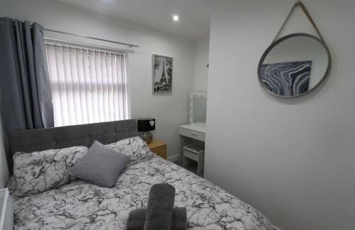 Cosy two bedroom first floor apartment - Photo 1