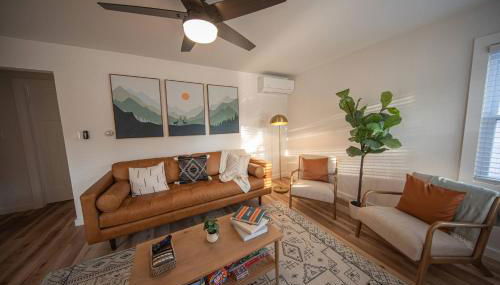 Centrally Located Cozy Modern Home in Bethel - Foto 5, Other