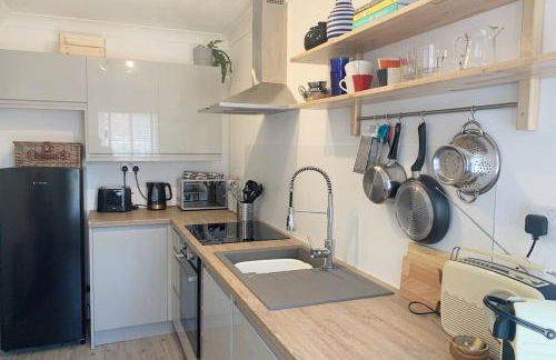 May Cottage - Heart of Vibrant Village & 10 mins Walk to Beach - Photo 44