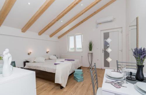 Studio Apartment Harmony NP Krka - Foto 1