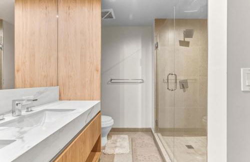 Spacious Condo to Steps from the Kaseya Center - Foto 34