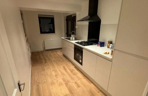 4 Bed House - Sleeps 9 - Hottub - Parking - Foto 19