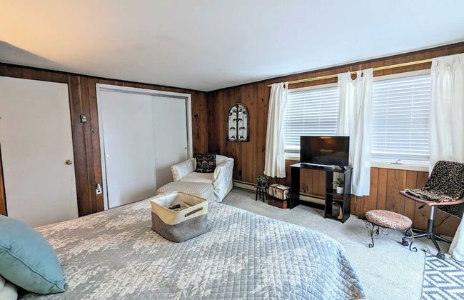 Harmony Cottage by Avantstay Lake Access, Hot Tub, Fire Pit, & Game Room - Foto 17