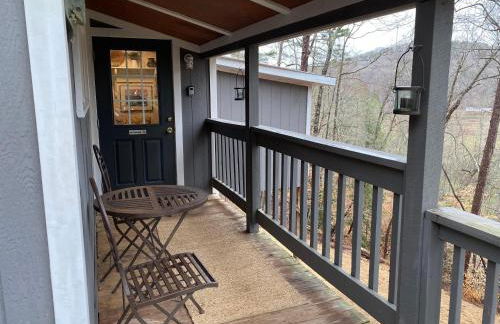 Convenient Cottage-Hot Tub, 4 Minutes to Dahlonega - Foto 4