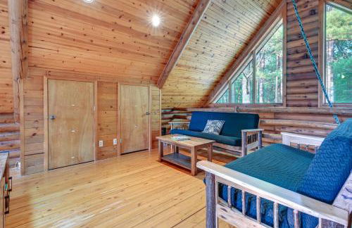 Magical Metamora Cottage with Fire Pit, Pond, Deck! - Foto 17