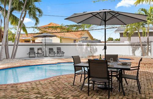 April Sale! 4 BR - Private Pool, Grill, Soaking Tub, Near Coral Gables & MIA Airport - Photo 35