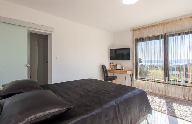 Dazzling Kaštel Novi Villa With Private Pool and Scenic Sea Views - Foto 5