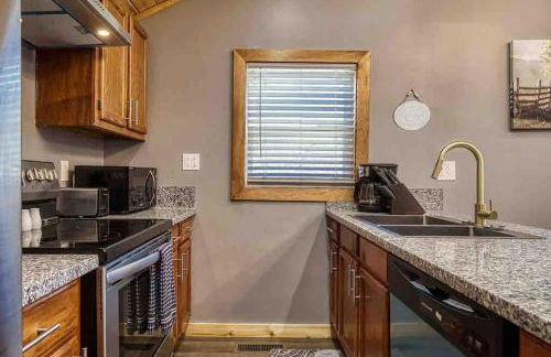 Country Cabin, Fenced area for pets, Hot Tub, Arcade!!! - Foto 3