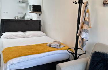 New Cozy Studio Apt. House with Parking. Entire space - Photo 1