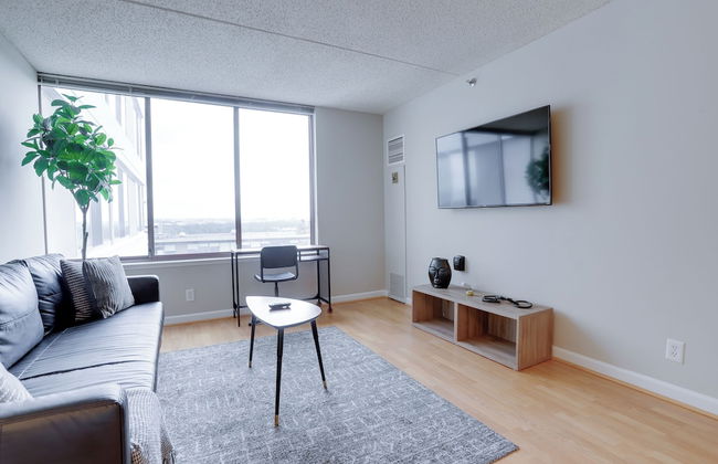 Spacious Apartment at Pentagon City - Photo 23