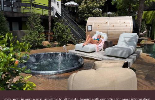 Contemporary Dallas 2BR Condo Patio & Pool - Photo 8