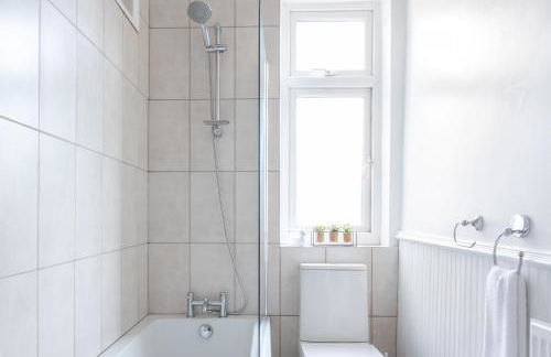 Milton Stays - Cosy 2 Bed House, 2 Floors, 15 min Walk to City Center, for up to 6 - Period Features, Cottage Style, Fireplace, Superfast Wi-Fi, Private Garden, Free On Street Parking - Foto 7