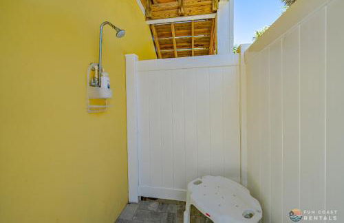 Dog Friendly Loft STEPS from Beach with Gas Barbecue Grill and Upstairs Deck! - Foto 20