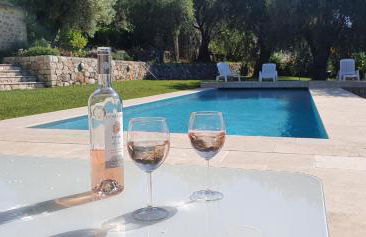 villa provençale en pierre avec vue sur la mer, piscine et jacuzzi - Foto 19