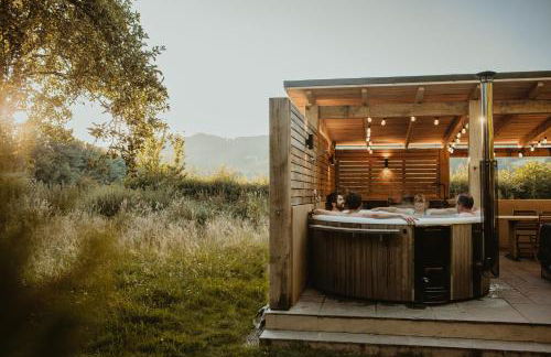 Beautiful 5 bedroom house with hot tub & fire pit - Foto 8