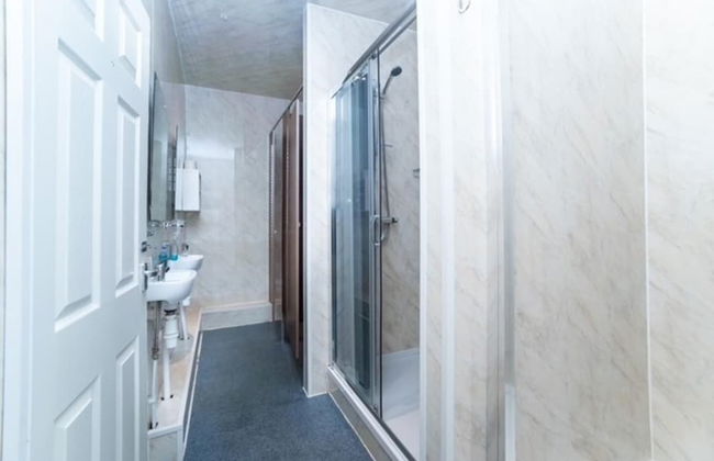 Cityscape Retreat in Newcastle - Photo 13