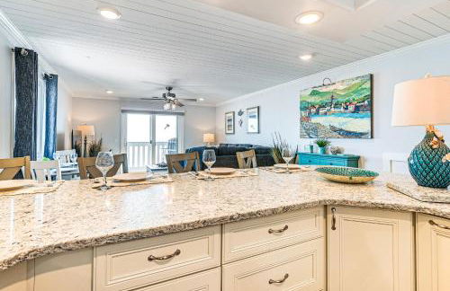 On-The-Beach Escape Oceanfront in Surfside! - Foto 9