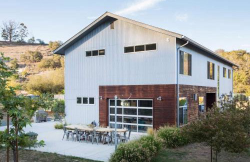 Mid Century Modern Family Home On 25 Acres! - Foto 48