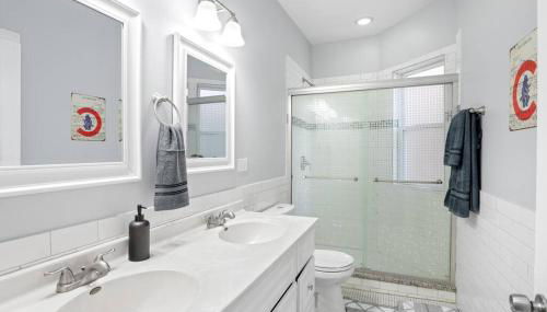Game Day Getaway - 3BR in Vibrant Wrigleyville - Foto 5