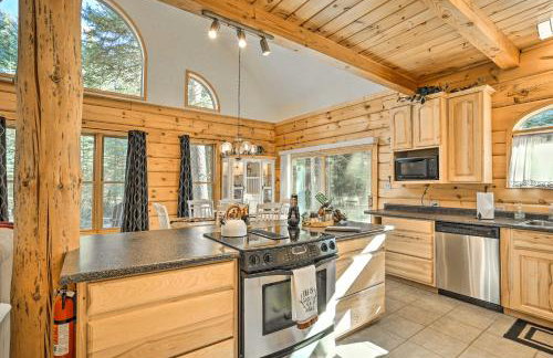 Bayfield Cabin with Wraparound Deck and Fire Pit - Foto 10