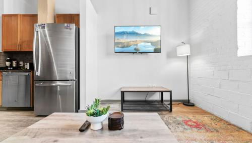 Trendy DT Loft l 2 TV's l Parking l Café - Foto 5