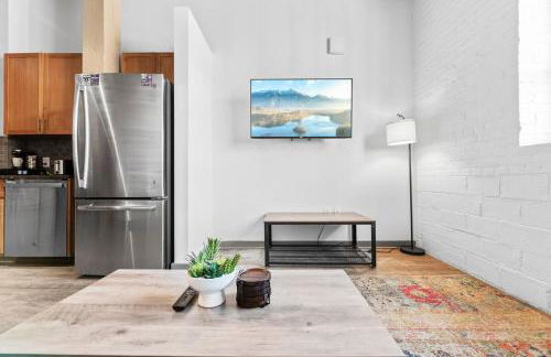 Trendy DT Loft l 2 TV's l Parking l Café - Foto 5