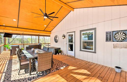 Townville Lake House with Private Dock, Kayaks! - Foto 24