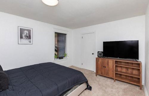 Spacious 9BR Home Ideal for Groups Near Downtown - Foto 3