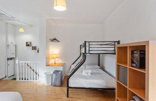 Contractors & Pets Welcome - Sleeps 1-4, less than 1 mile from M606, Ideal for Longer Stays - Foto 12