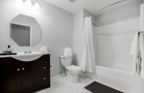 Classy 2BR-Parking, Rooftop,Near Arrowhd & TMobile - Photo 55