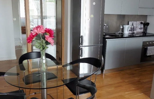 Stylish Quayside Apartment - Photo 9