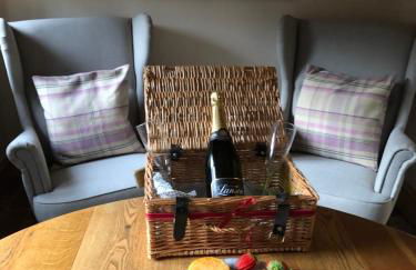 Romantic Cottage with Wood-fired Hot tub and Outdoor Pizza Oven - Foto 32