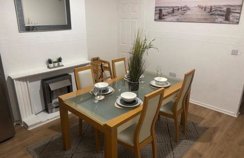 Cozee 2-bed in WV11 ideal for long work stays & relocation cls to New cross hospital M54&M6 - Foto 11