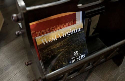 Serene Riverfront Cabin Haven near South Branch Potomac River in West Virginia - Foto 26