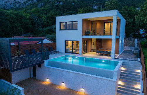 Villa Viverum with heated salt water pool - Photo 37