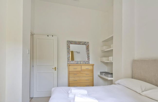 Bright one Bedroom Apartment With Balcony in Maida Vale by Underthedoormat - Foto 8